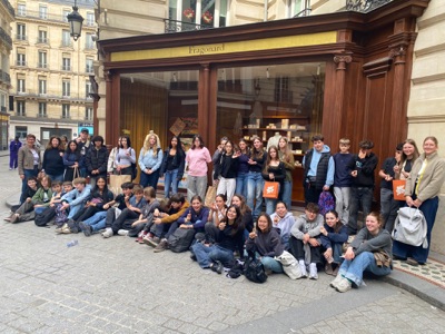 Alle SuS haben ihr eigenes Parfum in Paris hergestellt.